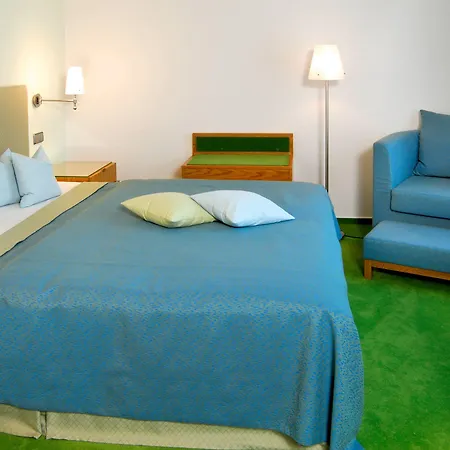 Restaurant-hotel Maien 3* 罗拉赫