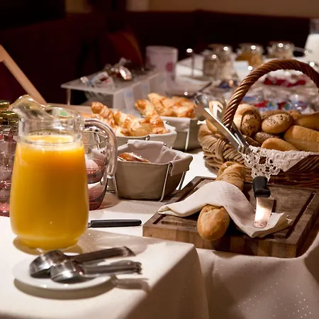 Restaurant-hotel Maien 罗拉赫