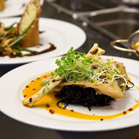 Restaurant-hotel Maien 3* 罗拉赫