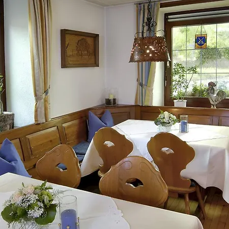 Restaurant-hotel Maien 罗拉赫