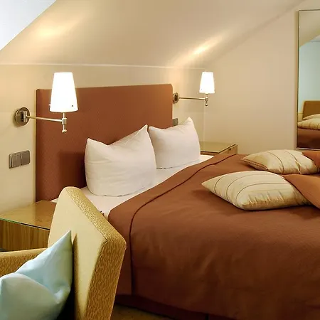 Restaurant-hotel Maien 罗拉赫