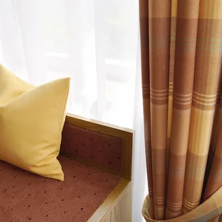 酒店 Restaurant-hotel Maien 3*