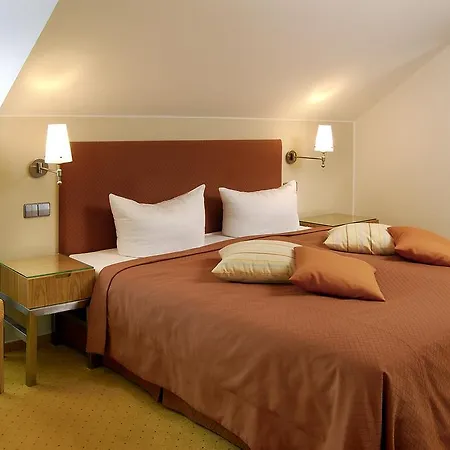 酒店 Restaurant-hotel Maien 3*